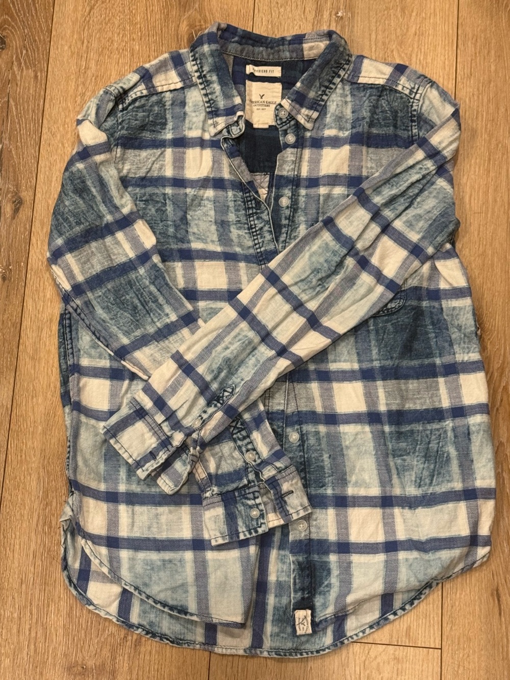 American Eagle / Blue Plaid Button-Up Shirt